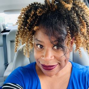 Meet your Posher, Candace